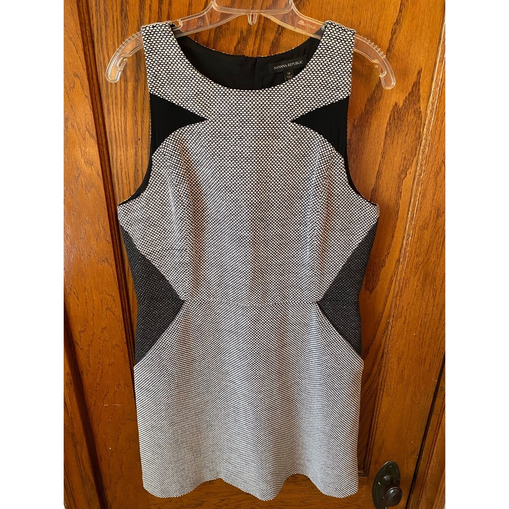 Banana Republic size 14 midi dress. Has pockets!